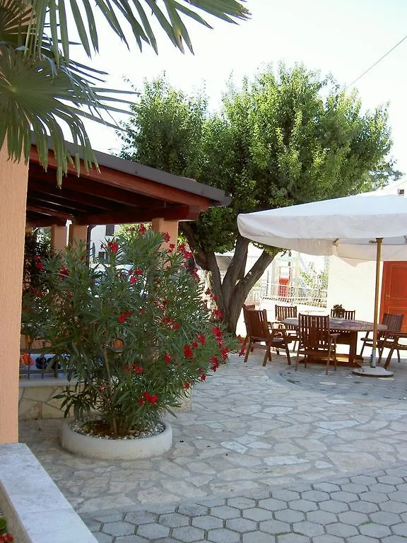 Apartments Kori Funtana Kroatien