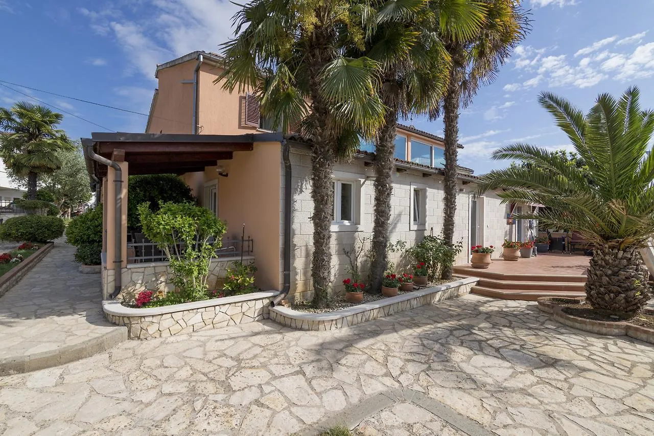 Apartments Kori Funtana