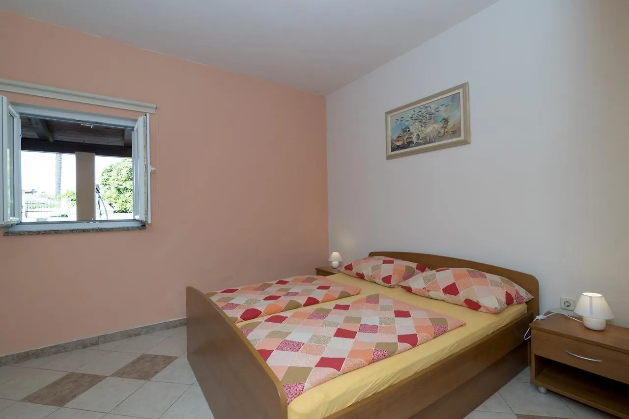 Apartments Kori Funtana Kroatien