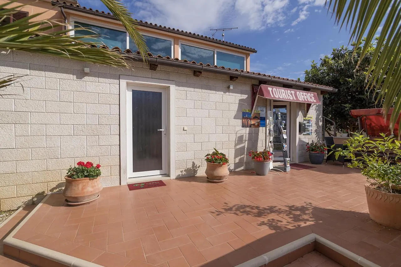Apartments Kori Funtana