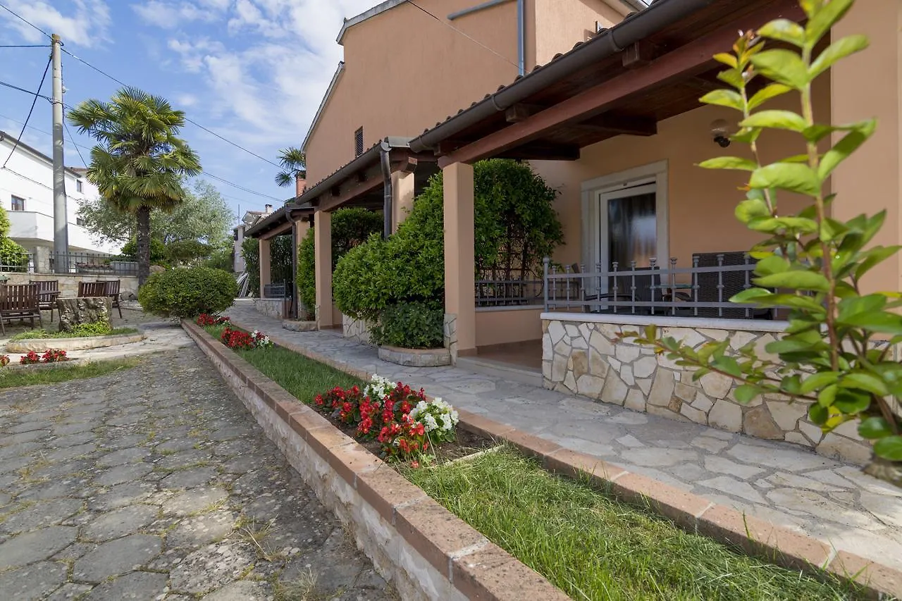 Apartments Kori Funtana