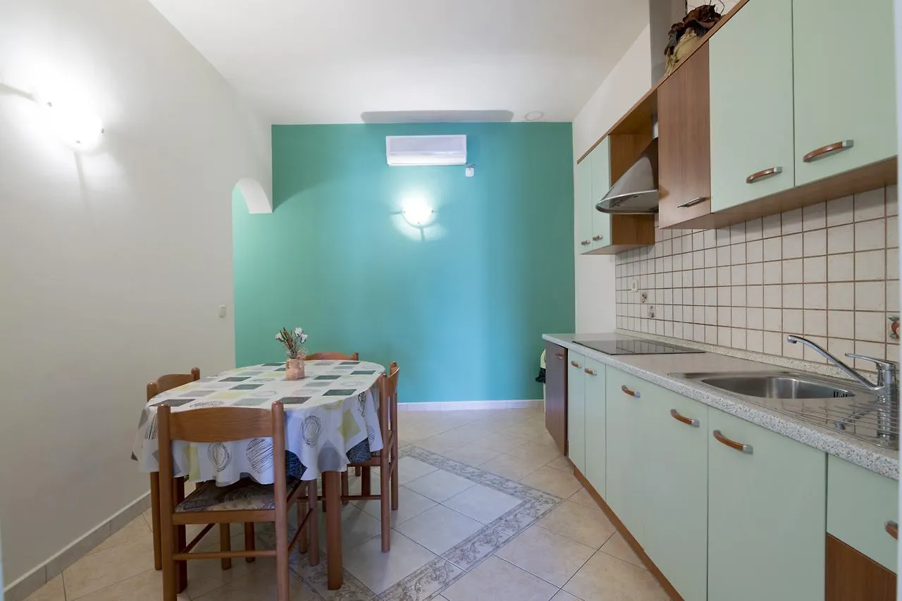 Apartments Kori Funtana Kroatien